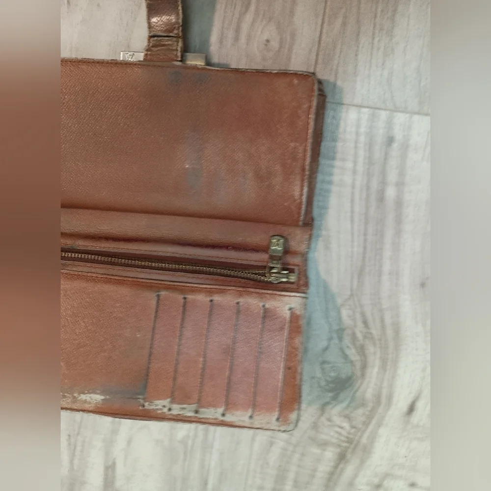 Authentic Louis Vuitton Viennois Kisslock Wallet - Picture 10 of 15